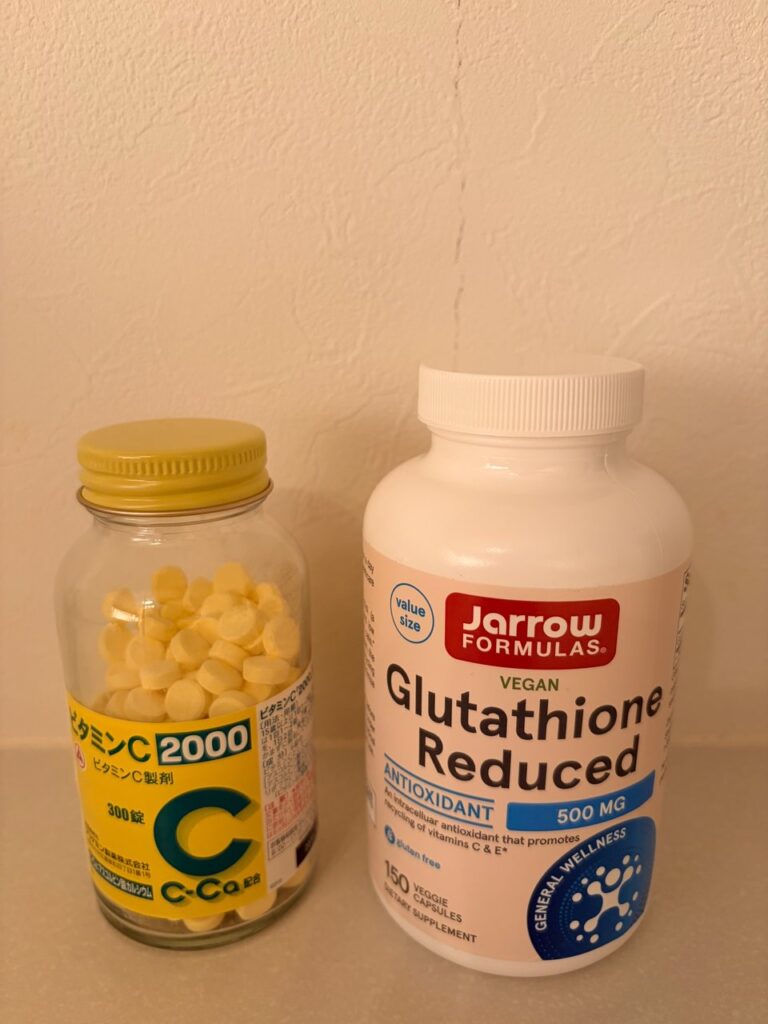 グルタチオンとビタミンCのボトル