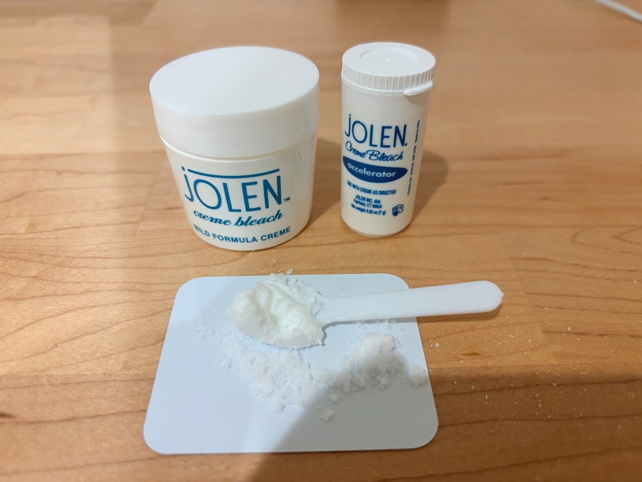 JOLENのクリームブリーチと練ったクリーム